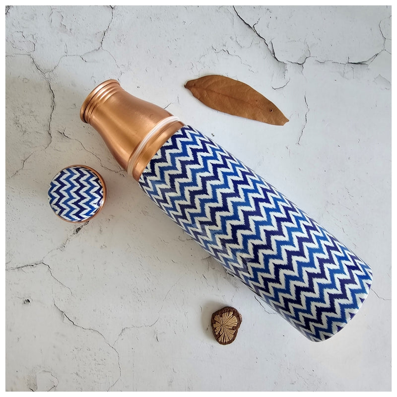 COPPER BOTTLE SET WITH 2 GLASSES, CHEVRON WHITE & BLUE